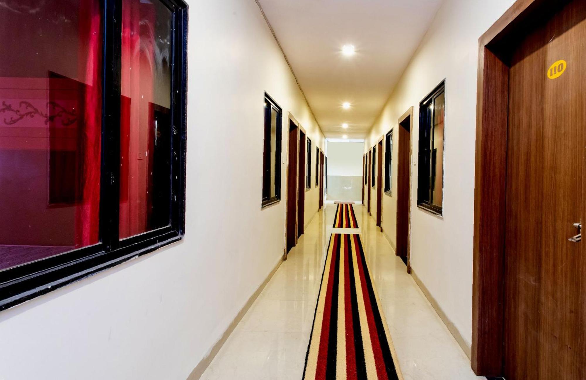 SPOT ON 27860 Hotel Apple Tree Indore Buitenkant foto