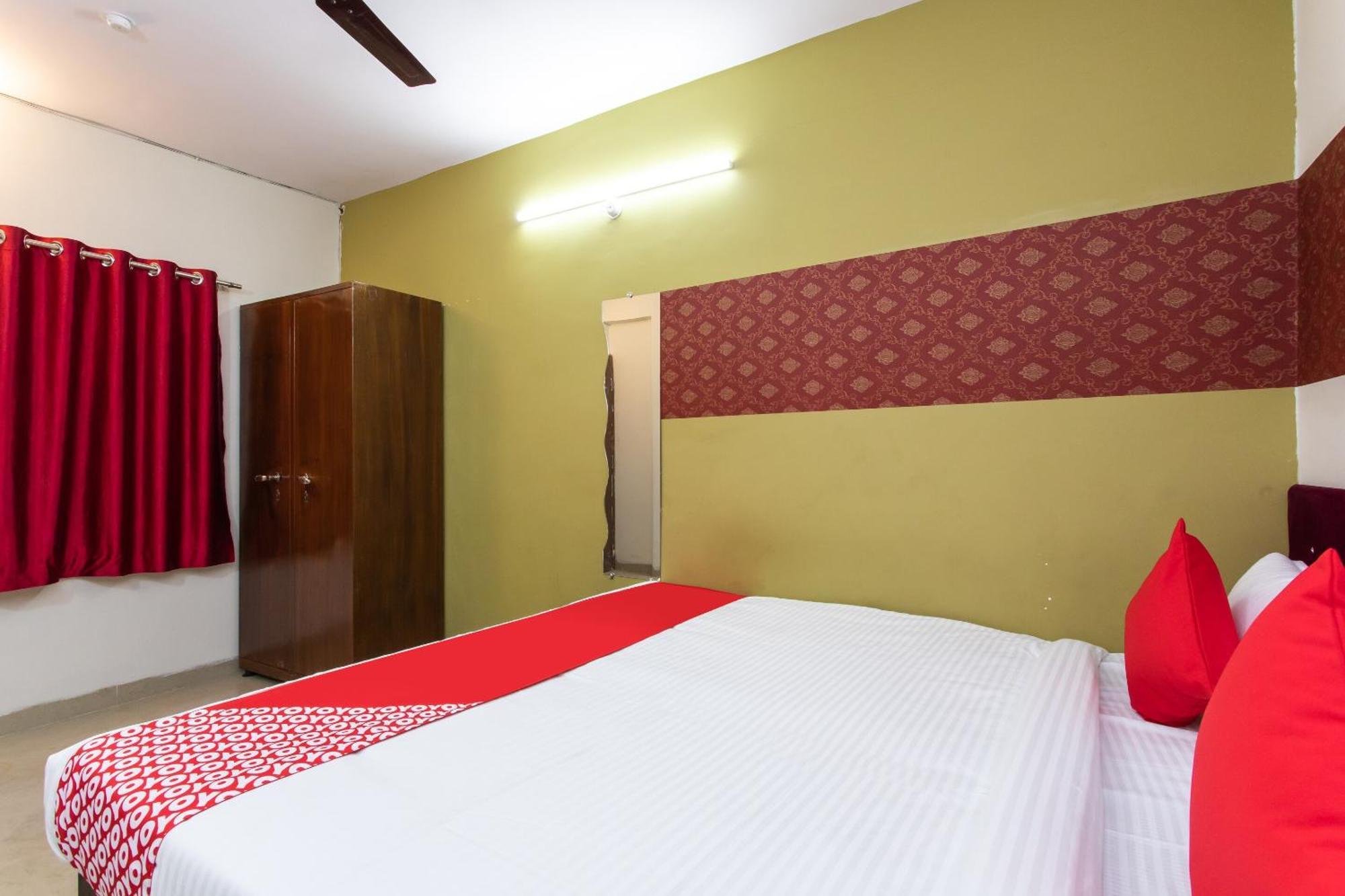SPOT ON 27860 Hotel Apple Tree Indore Buitenkant foto