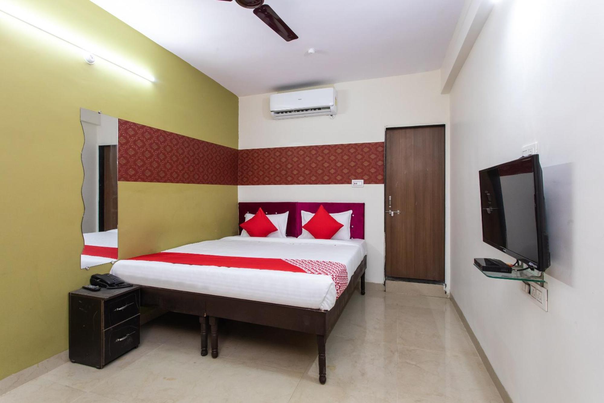 SPOT ON 27860 Hotel Apple Tree Indore Buitenkant foto