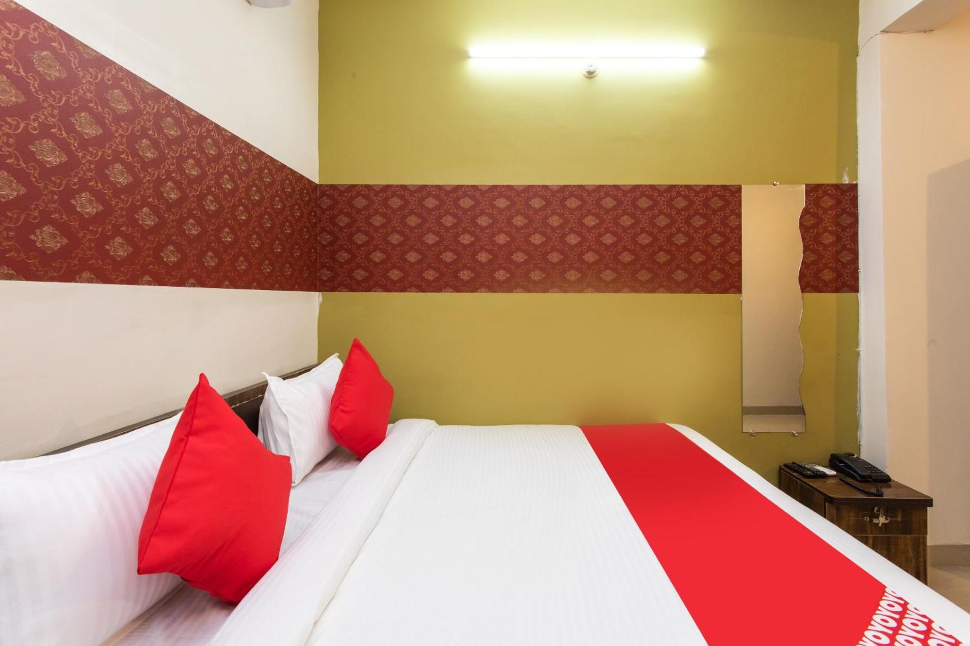 SPOT ON 27860 Hotel Apple Tree Indore Buitenkant foto