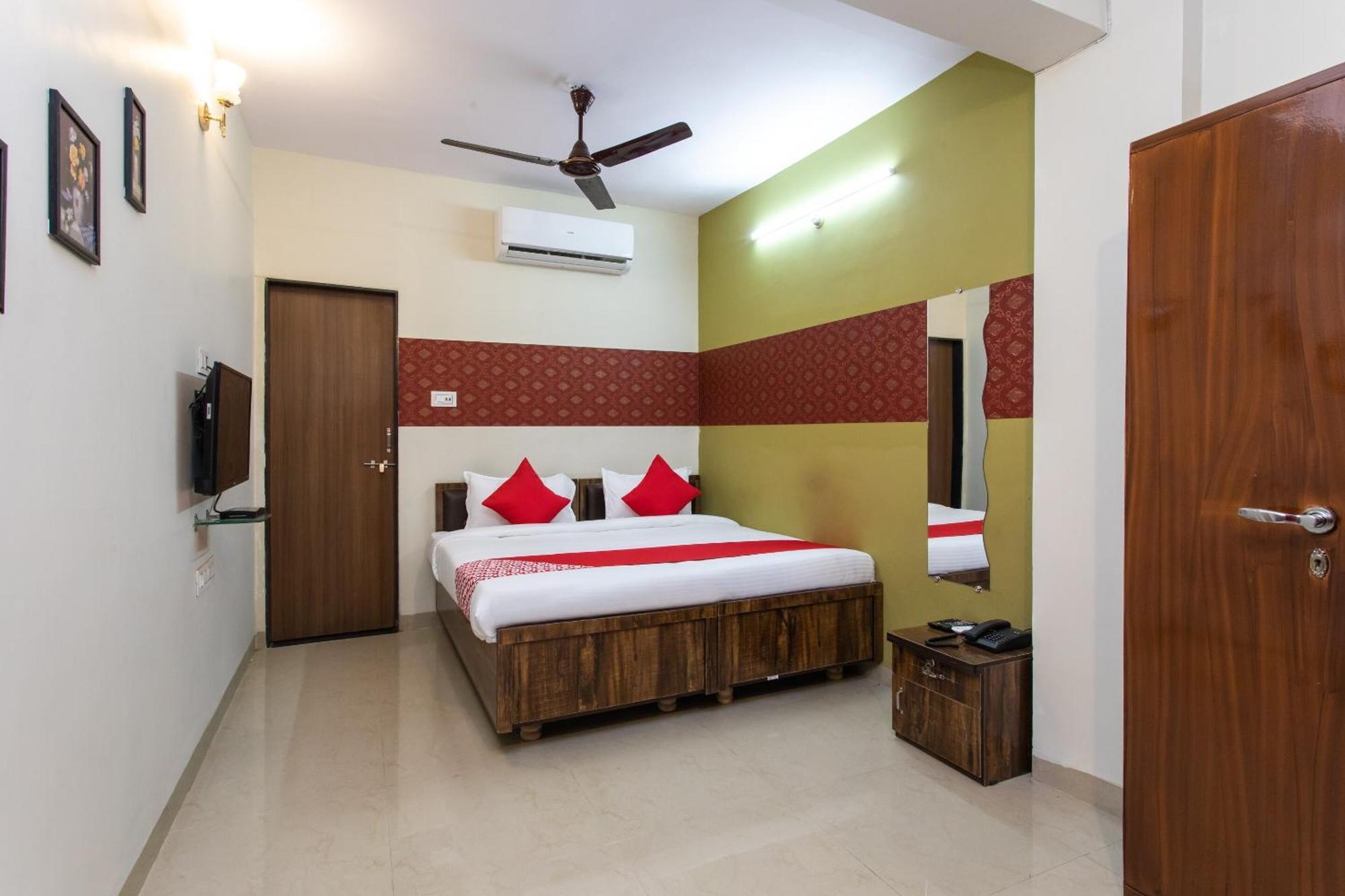 SPOT ON 27860 Hotel Apple Tree Indore Buitenkant foto