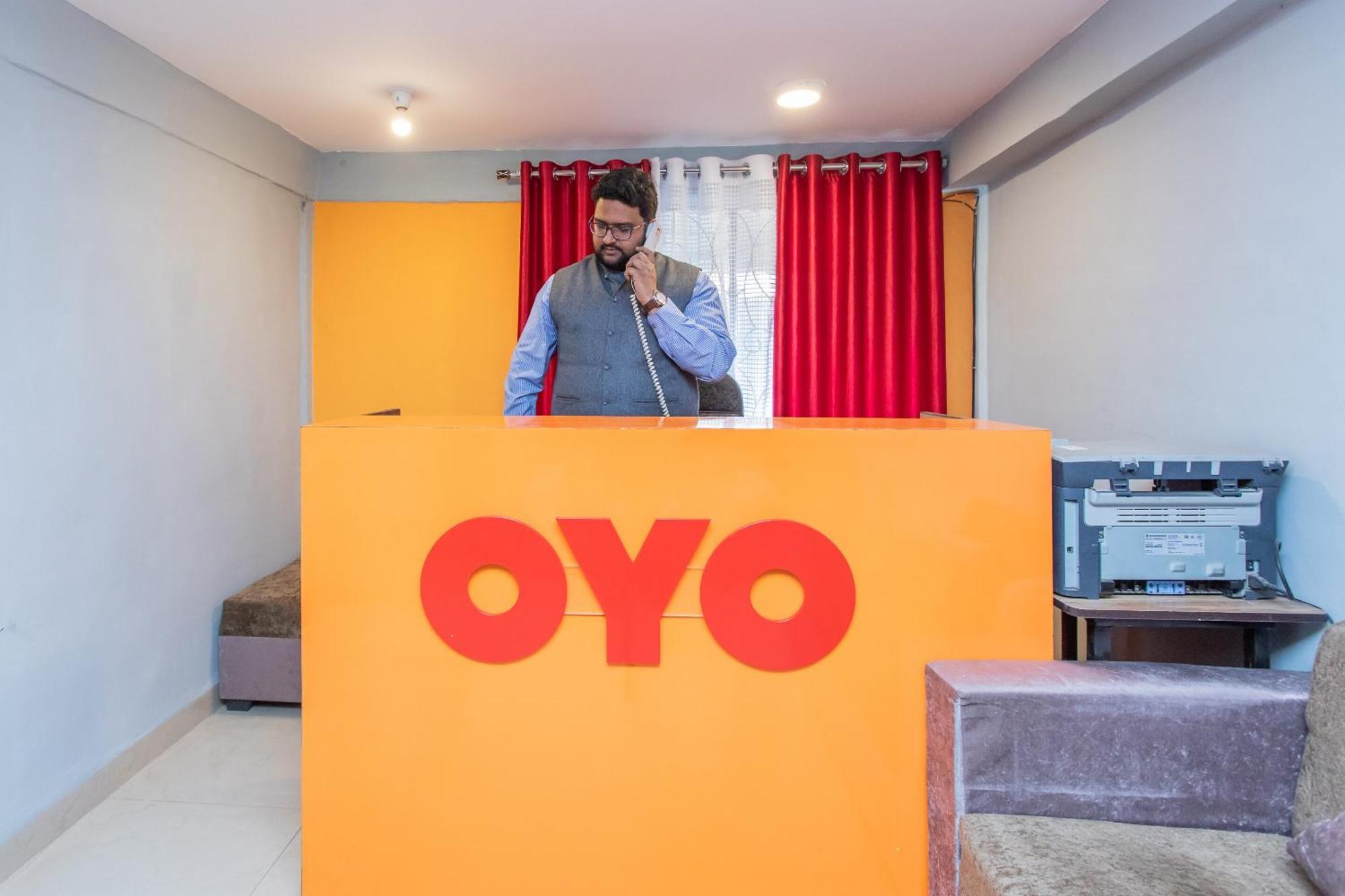 SPOT ON 27860 Hotel Apple Tree Indore Buitenkant foto